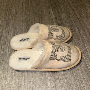 True Religion Women’s slippers